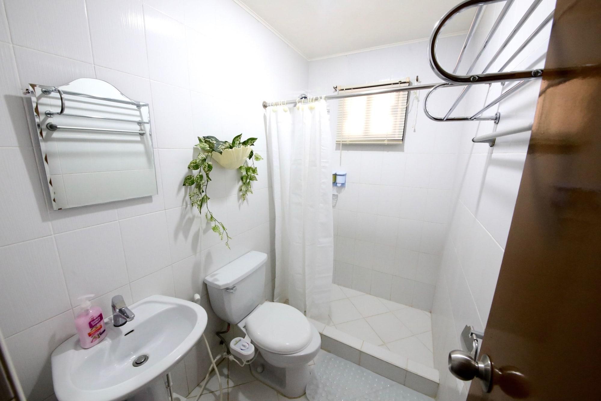 Dee Guesthouse White Sands Lapu-Lapu City Eksteriør bilde