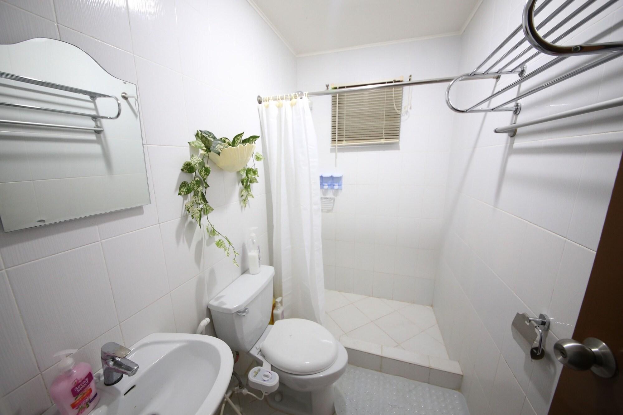 Dee Guesthouse White Sands Lapu-Lapu City Eksteriør bilde