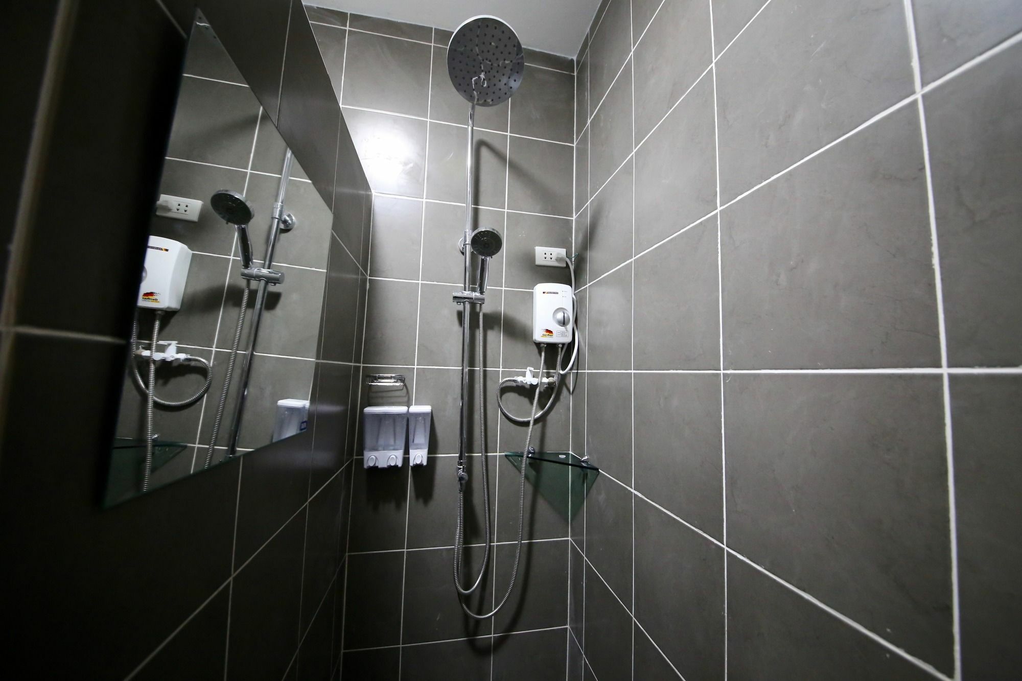 Dee Guesthouse White Sands Lapu-Lapu City Eksteriør bilde